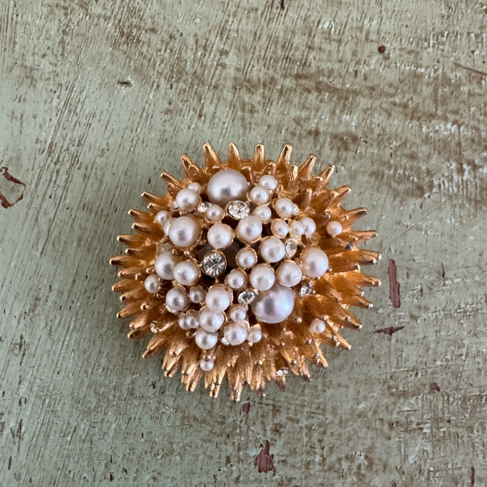 Gold and Pearl Brooch